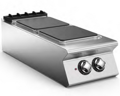 2 سخان كهربائي مربع الشكل مع سطح مسطح.