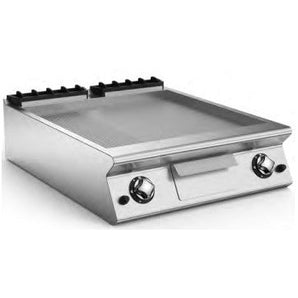 GAS FRY-TOP WITH THERMOSTATICALLY-CONTROLLED SLOPING HOTPLATE 2/3 SMOOTH 1/3 RIBBED.