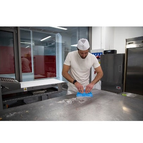 IGEAX FLEXIBLE SCRAPER, BLUE. - Mabrook Hotel Supplies